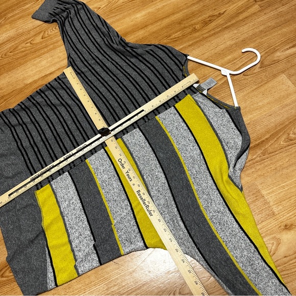 MULTIPLES LIGHTWEIGHT SWEATER GRAY BLACK YELLOW - Picture 2 of 4